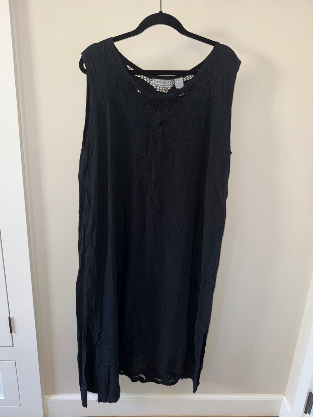 Jane Ashley Black Sleeveless Crochet-Detail Shift Dress